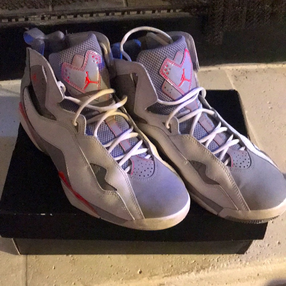 True Flight White/ Infrared 23-Wolf Grey-White